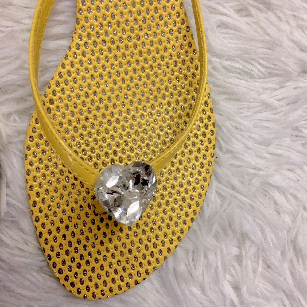 Missy Yellow Thong Sandals with Crystal Hearts size 8.5